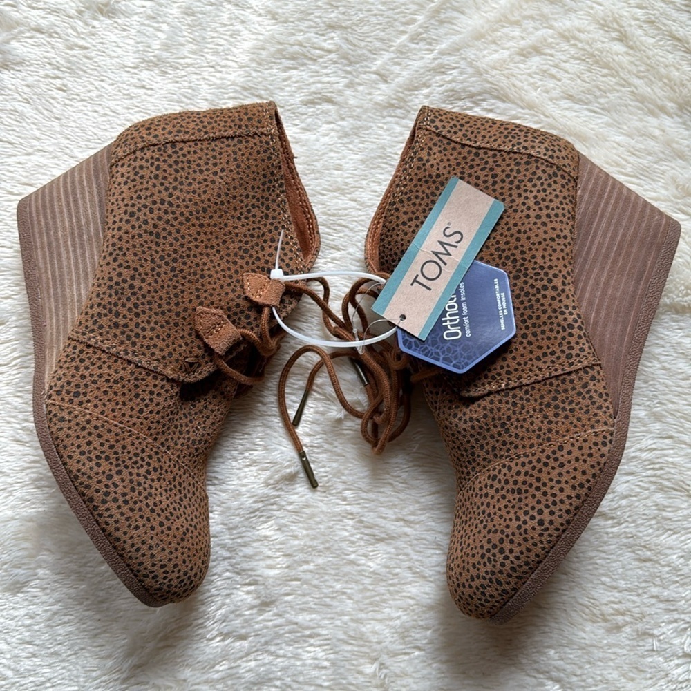 nwt TOMS Kala Wedge Bootie in Tan Mini Cheetah Suede size 8 - Picture 2 of 6